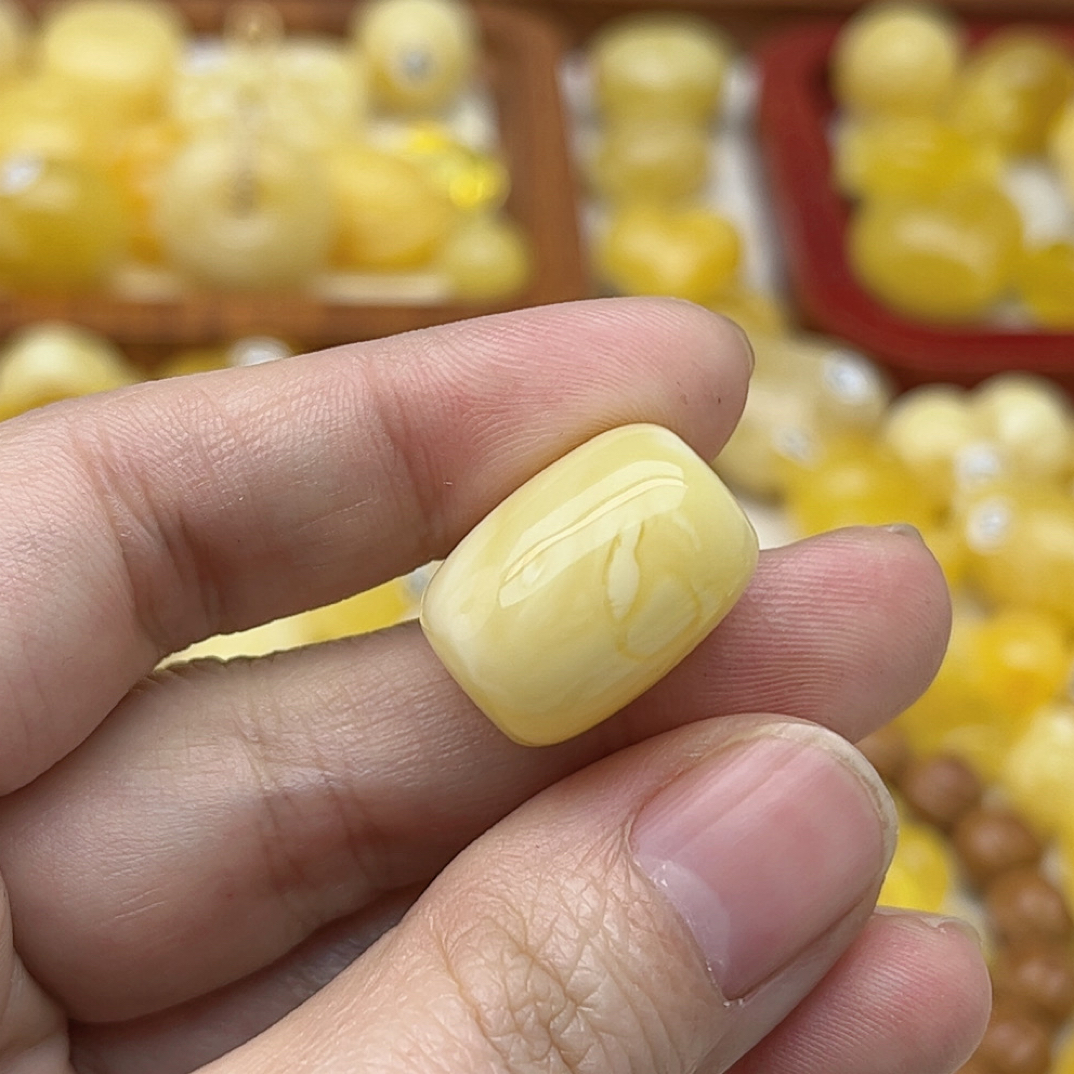 天然原矿蜜蜡桶珠，卡13.7✖️19.3✖️13.8