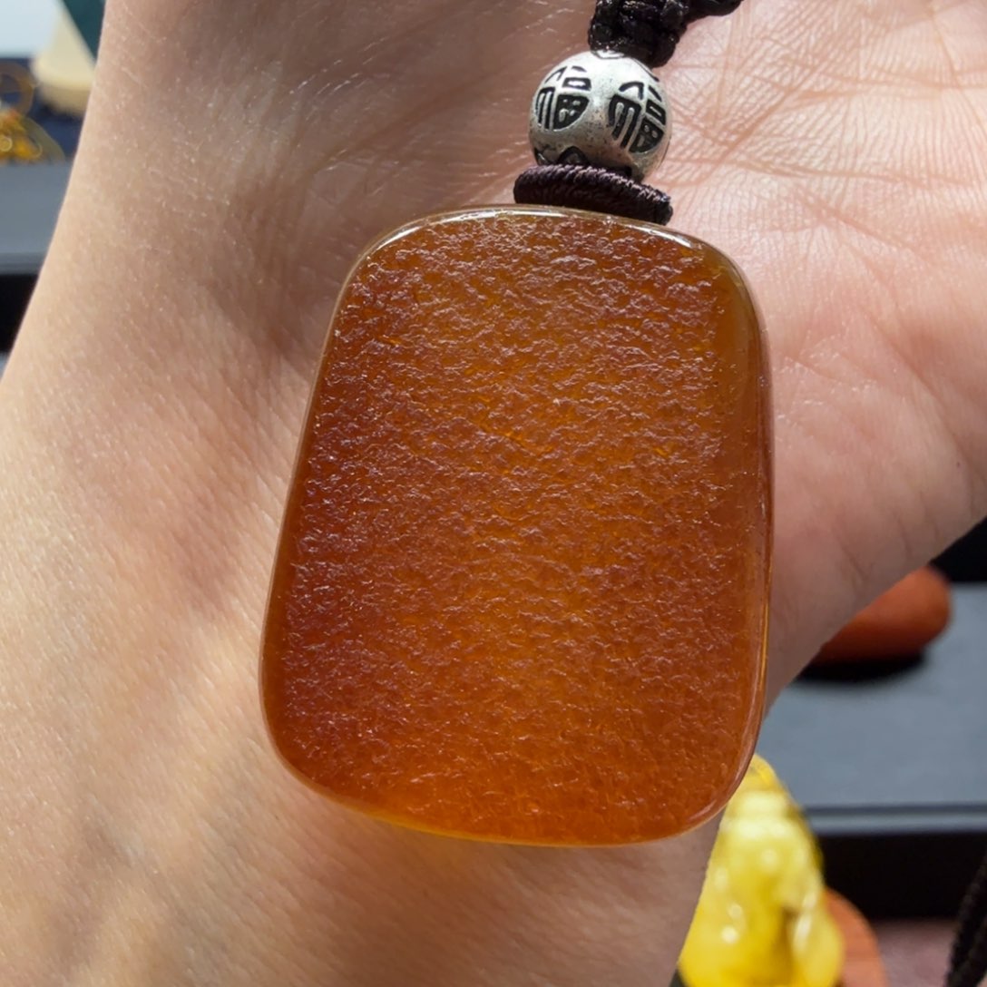 琥珀吊坠(赠链)未镶嵌