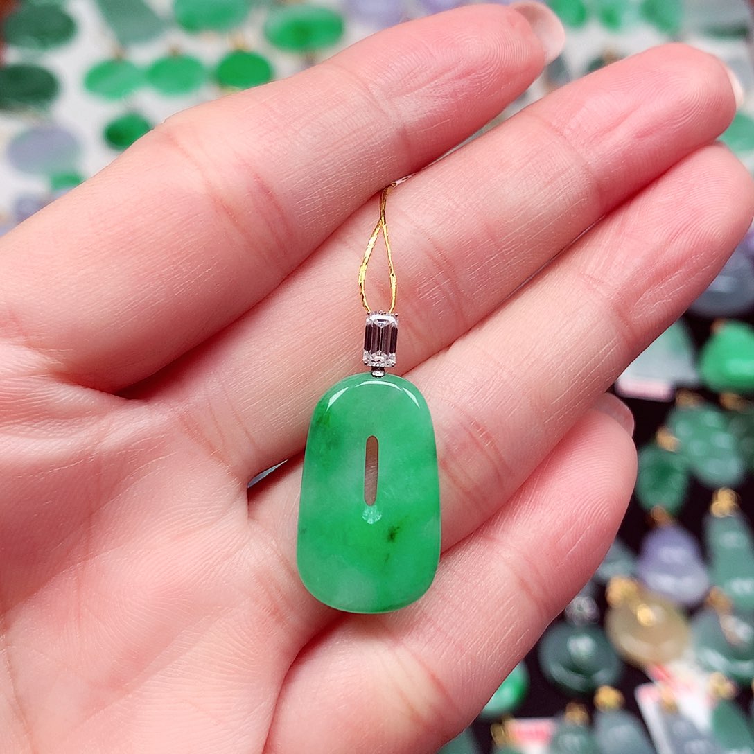 翡翠18K金镶嵌颈饰