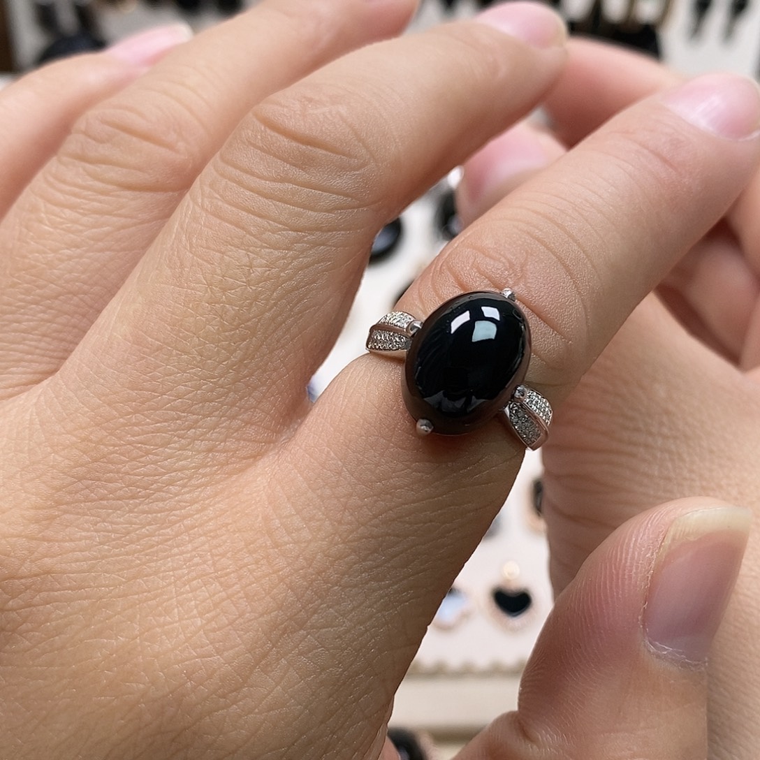 翡翠18K金镶嵌戒指