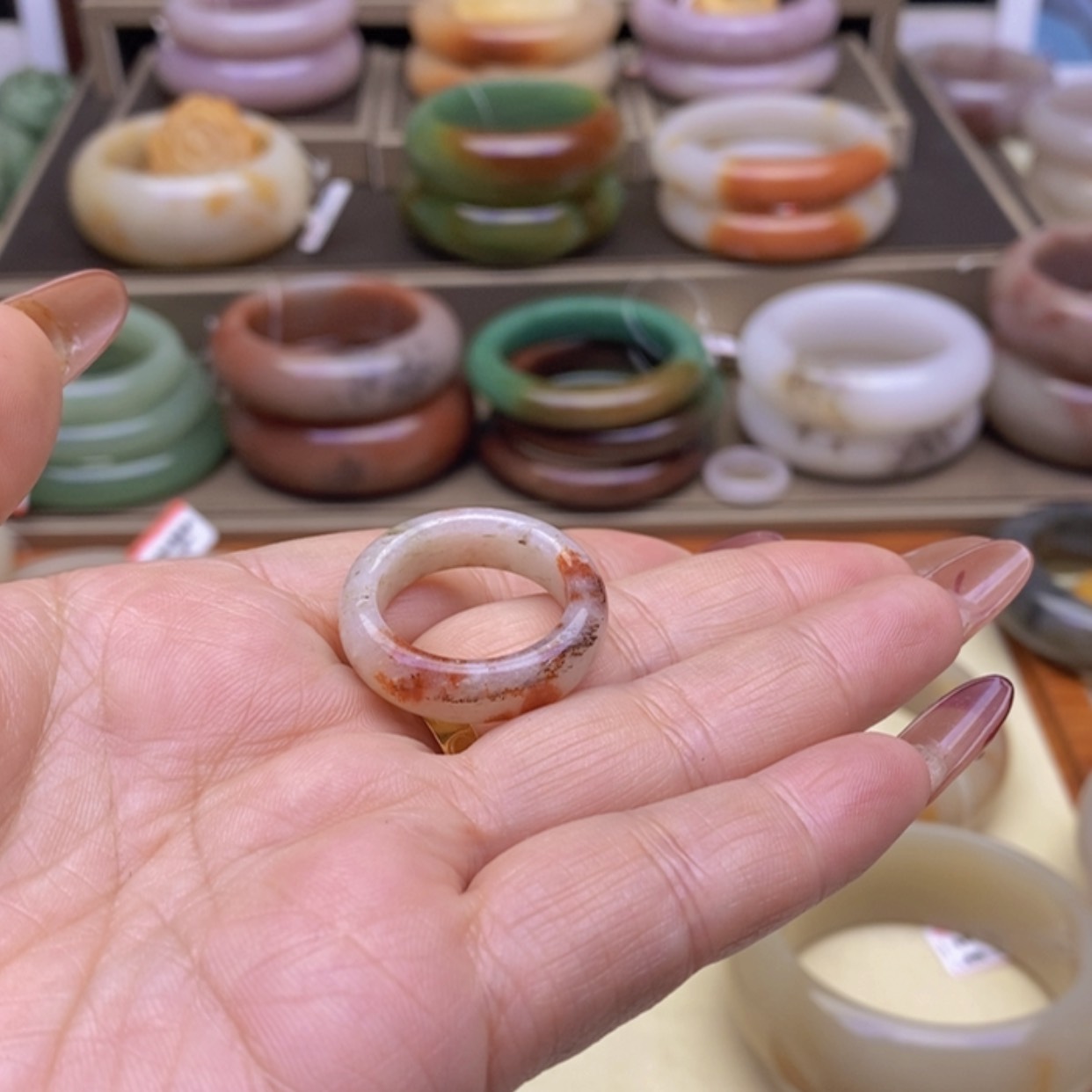 【闪购商品】石英质玉手镯未镶嵌好**?