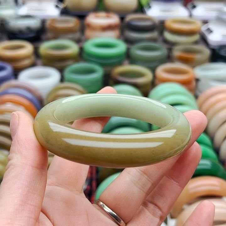 未镶嵌手镯（圆镯）石英质玉