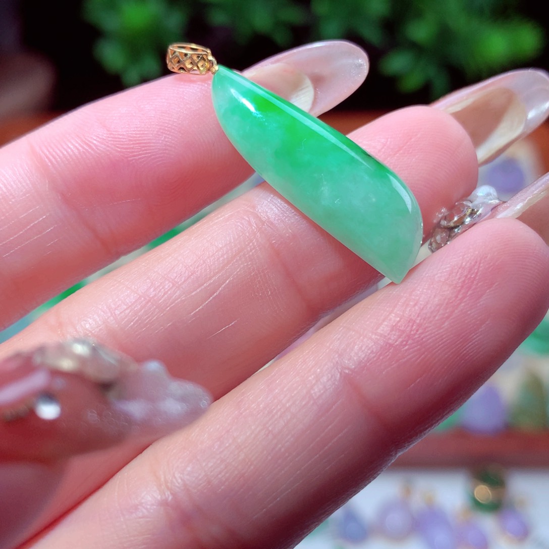 翡翠吊坠(不含链)18K金镶嵌