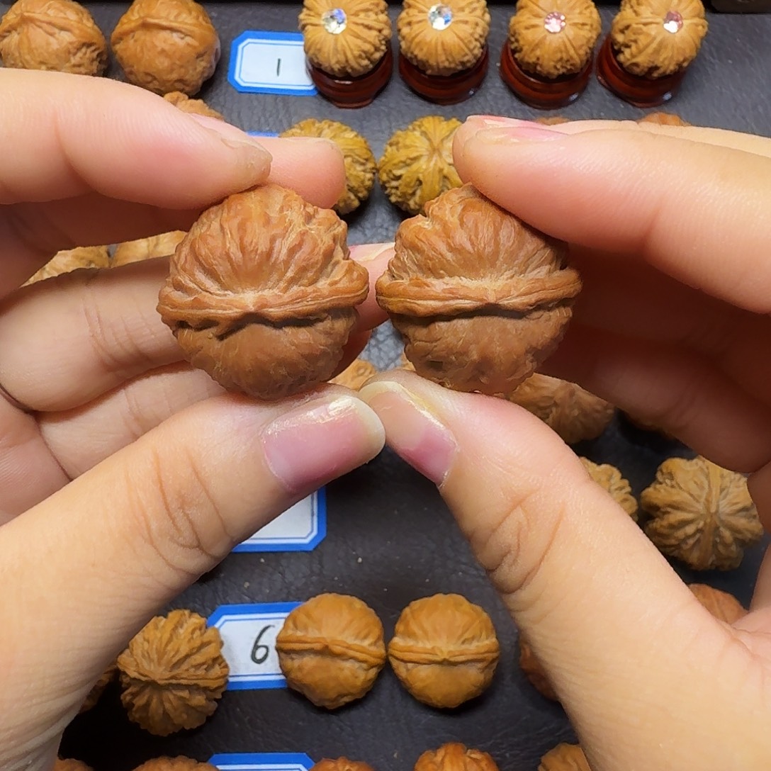 津***哥把件文玩核桃红皮元宝