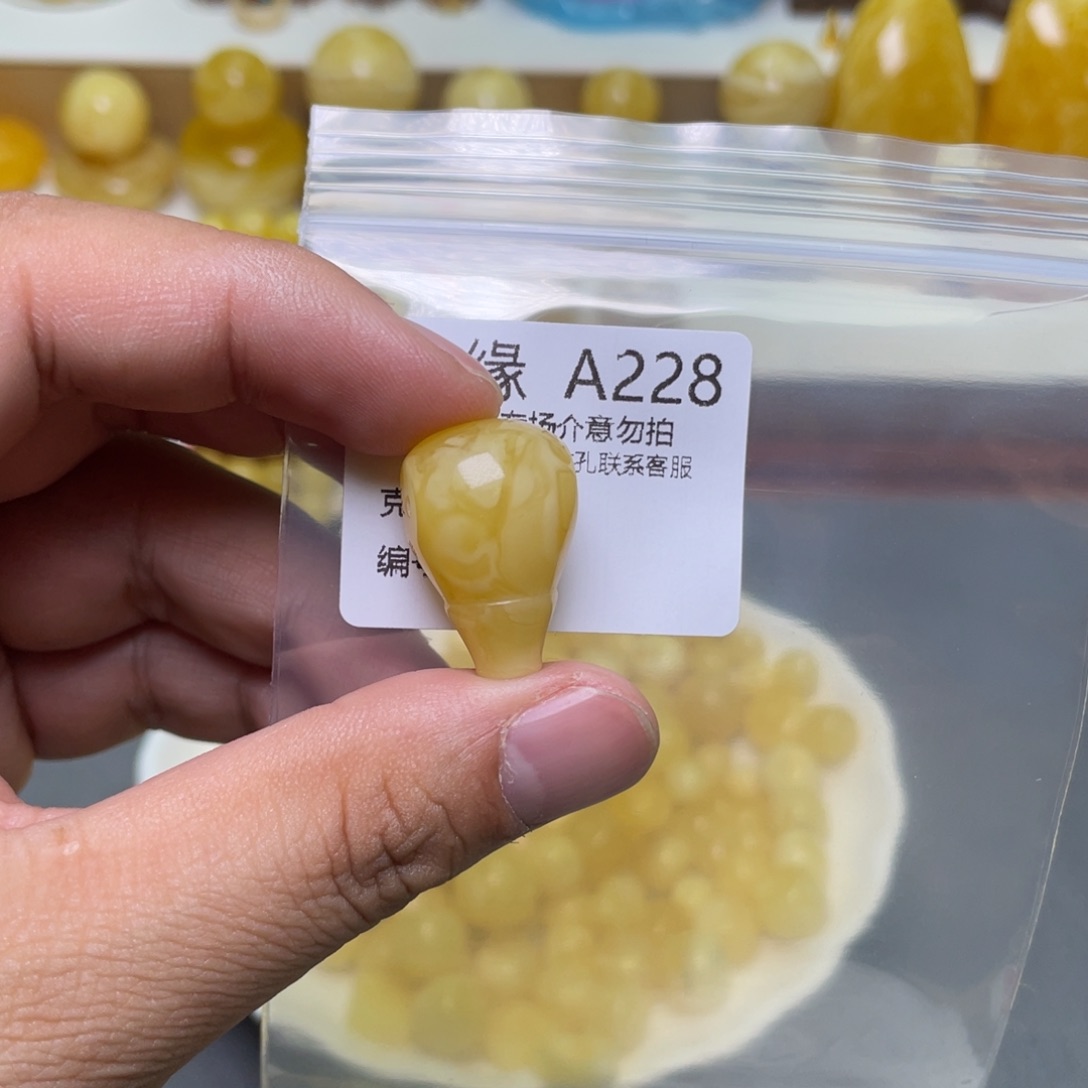 琥珀珠宝奇石未镶嵌