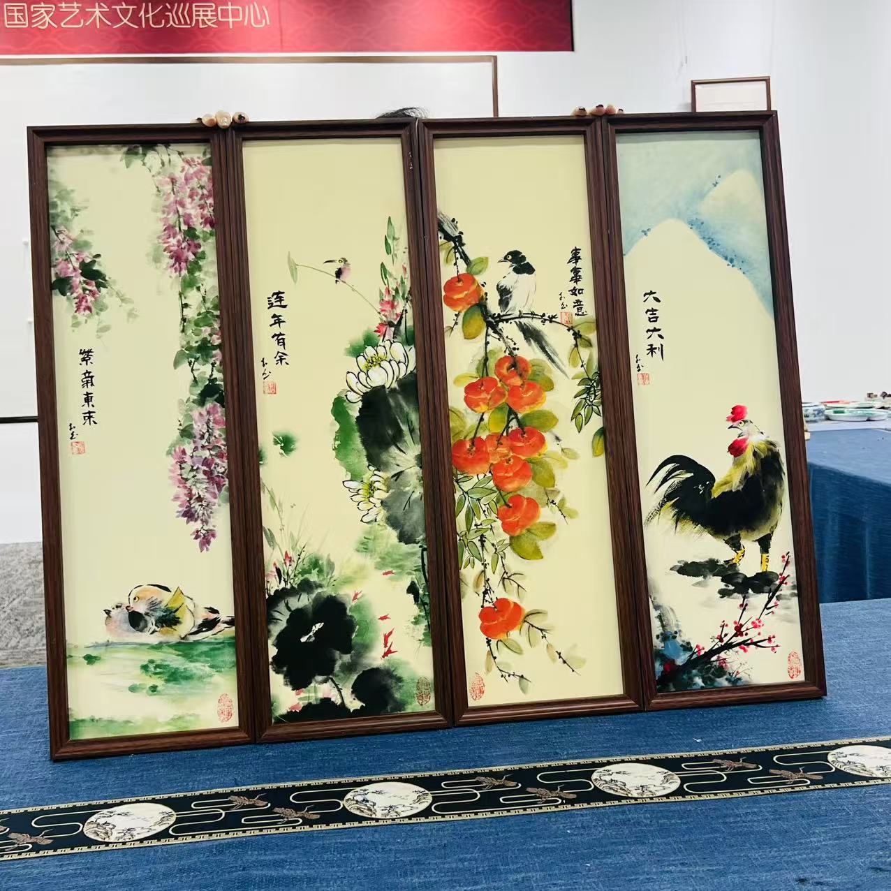 23*73竖幅国画-写意四季花鸟+/张涛（带框）