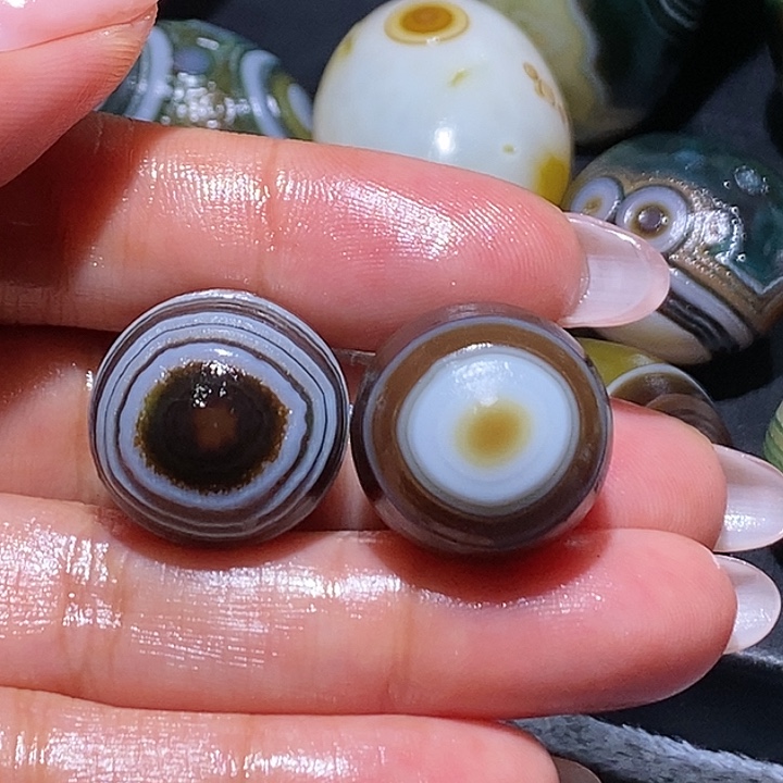 布***尼玛瑙/玉髓未镶嵌珠宝奇石