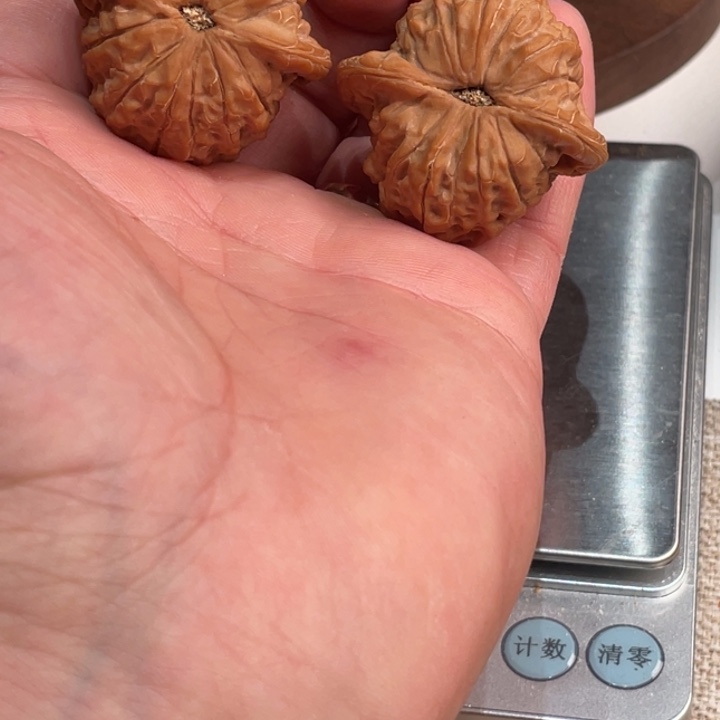 心***悦把件文玩核桃血麒麟39