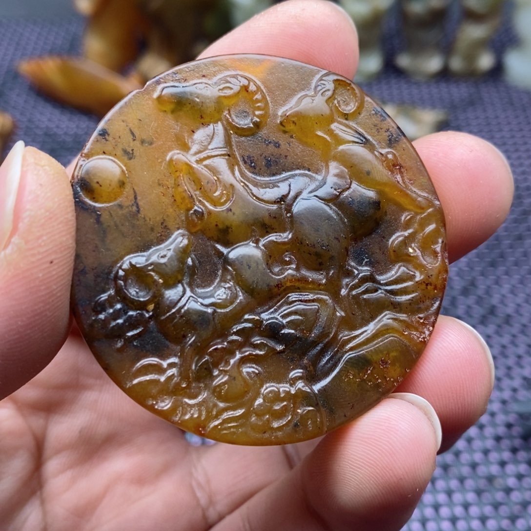 蛇纹石玉颈饰未镶嵌