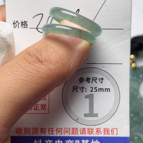 翡翠颈饰未镶嵌戒指