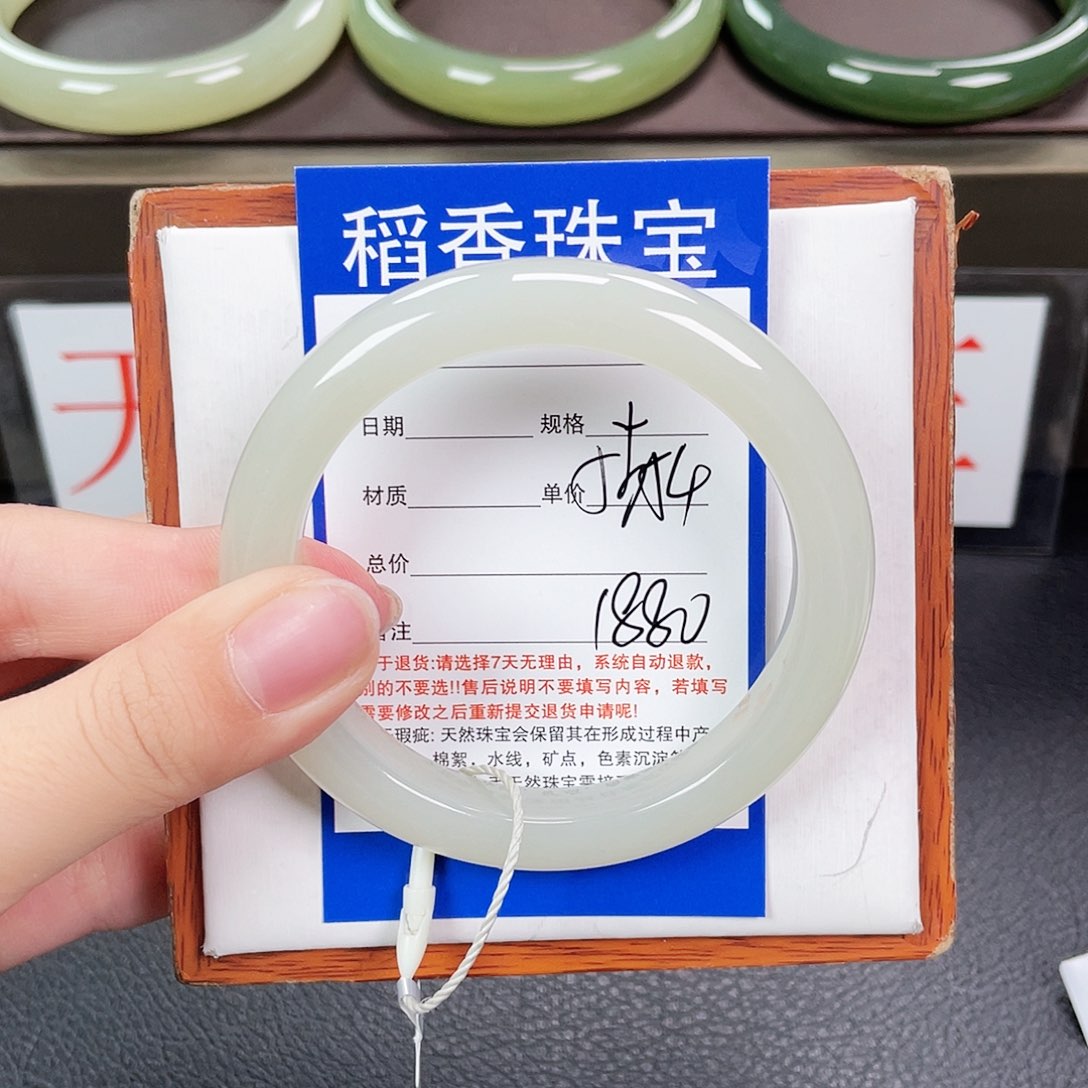 和田玉手镯未镶嵌