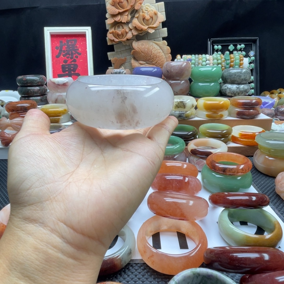 石英岩玉未镶嵌手镯