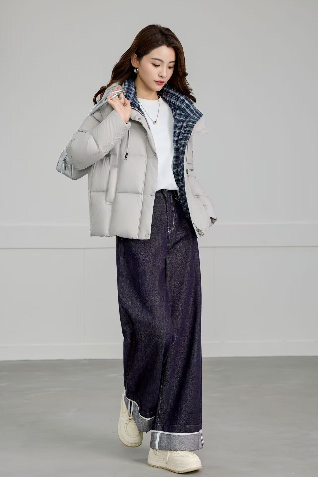 大娟25286Y冬季新款九零白鸭连帽洋气拼色领羽绒服