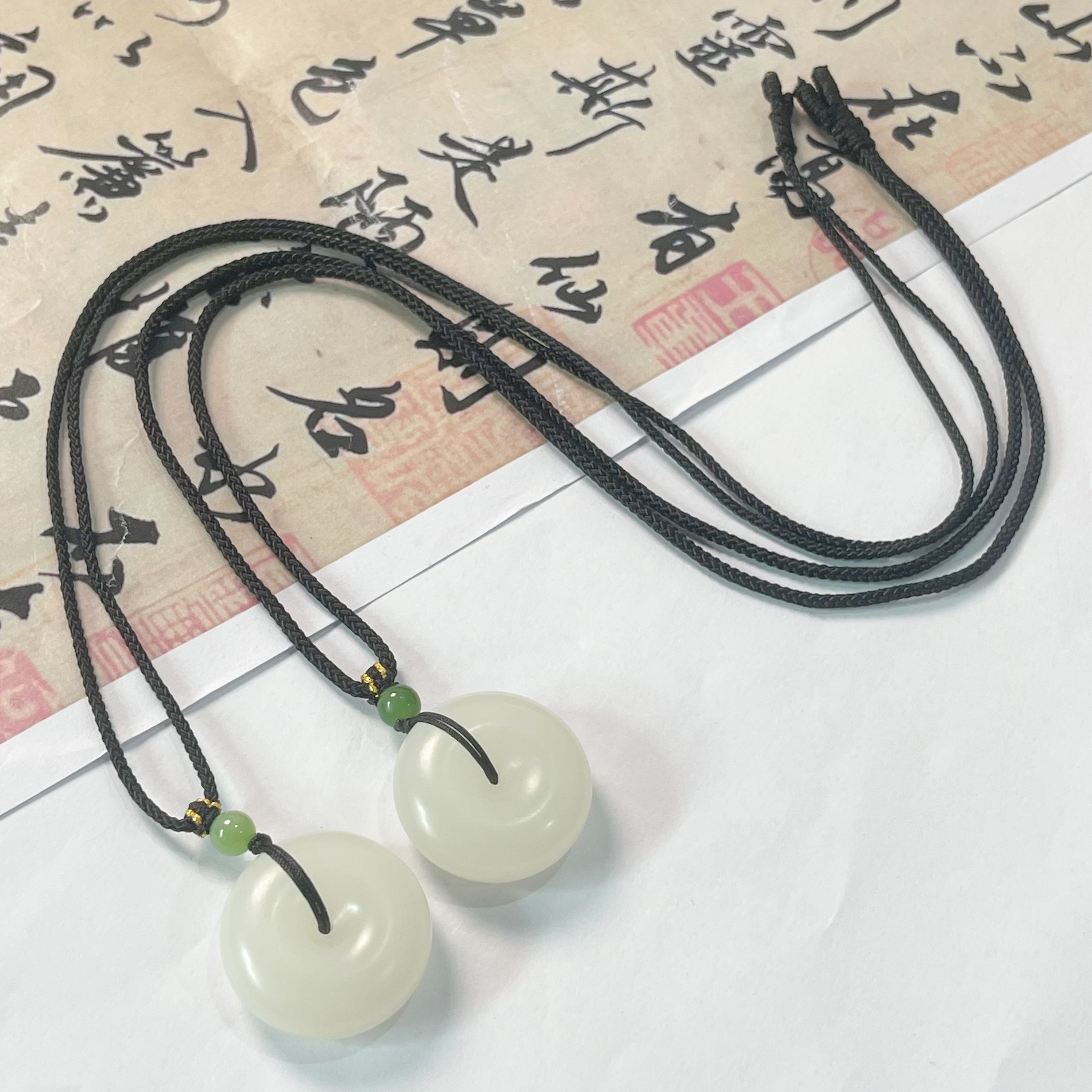 【小宝珠宝】15  T82480-和田玉吊坠-多样性发一件-26×9.5mm