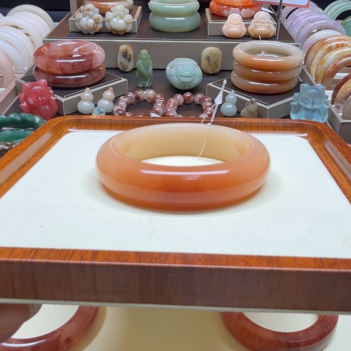 石英岩玉未镶嵌手镯