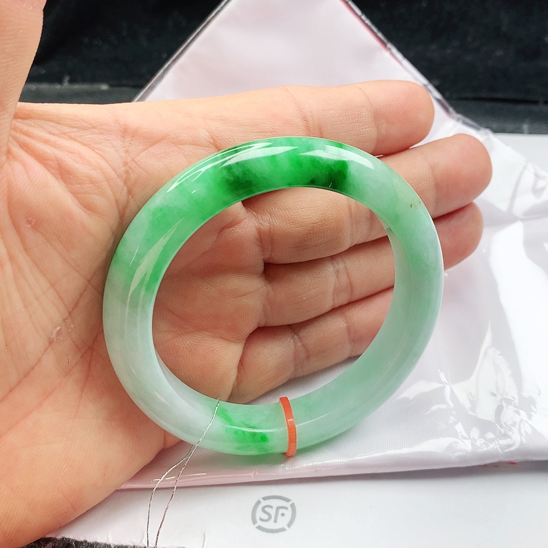 翡翠手镯未镶嵌天然翡翠手镯