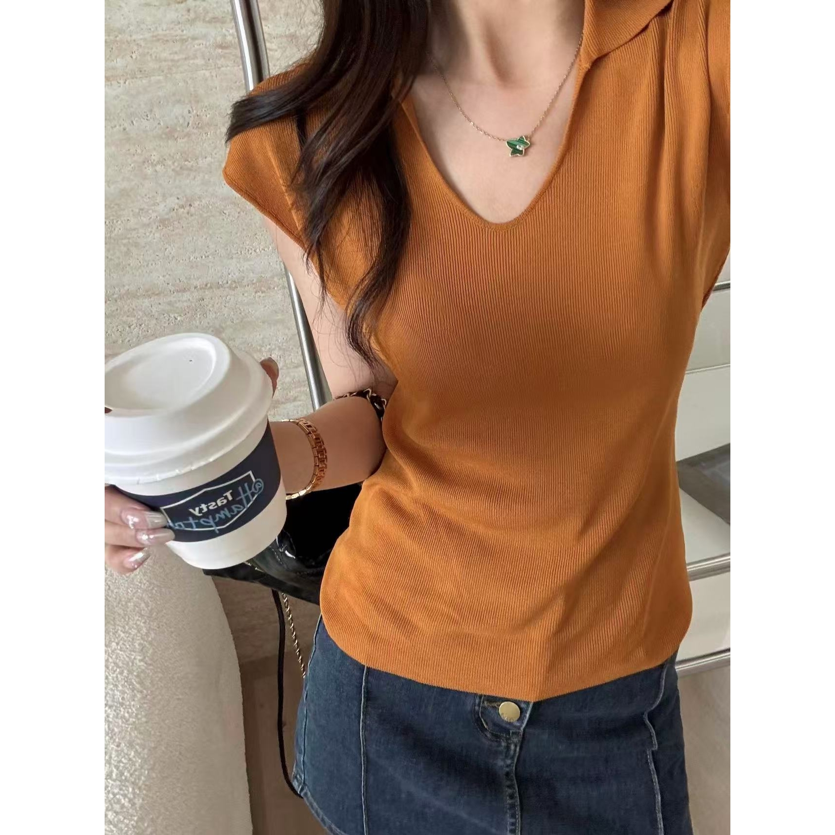 SP简约高级感U领冰丝针织衫女夏季设计感小众修身翻领无袖上衣