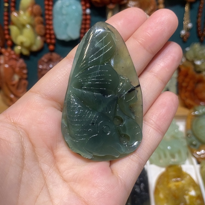 蛇纹石玉未镶嵌颈饰