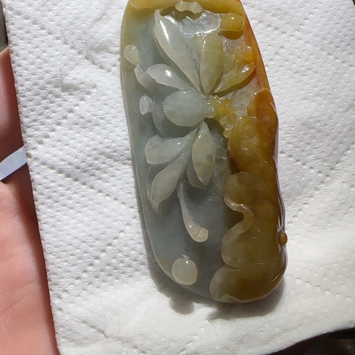 翡翠颈饰未镶嵌荷花