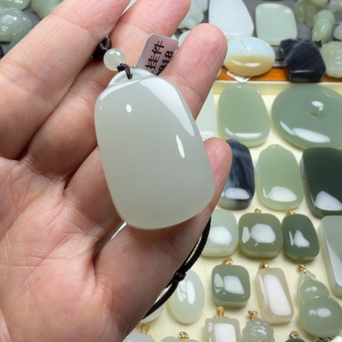 和田玉未镶嵌颈饰