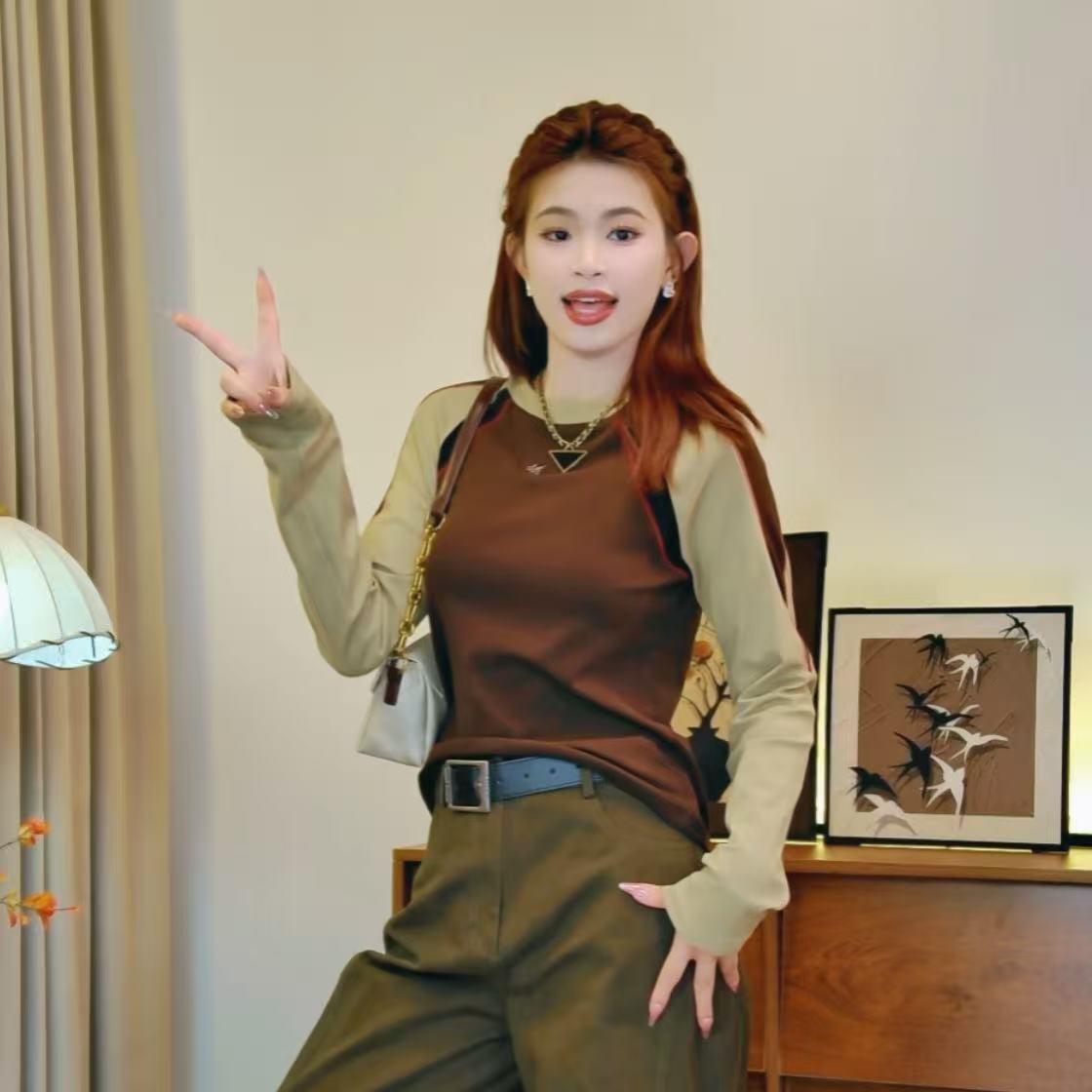 2025秋季新款长袖打底衫女舒适百搭潮流休闲时尚修身显瘦刺绣T恤