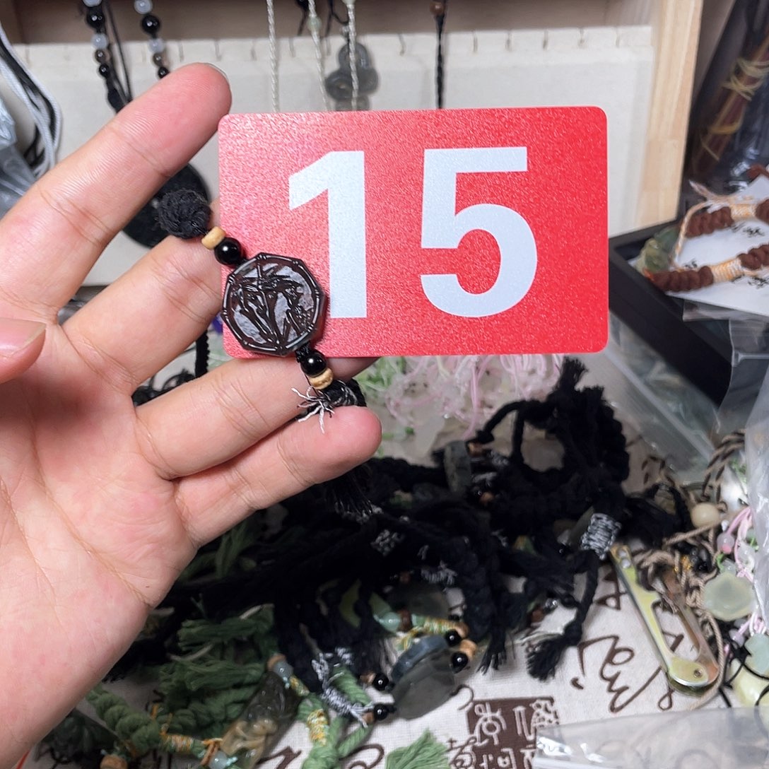 蛇纹石玉颈饰合金