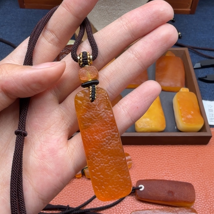 蜜蜡未镶嵌吊坠(赠链)