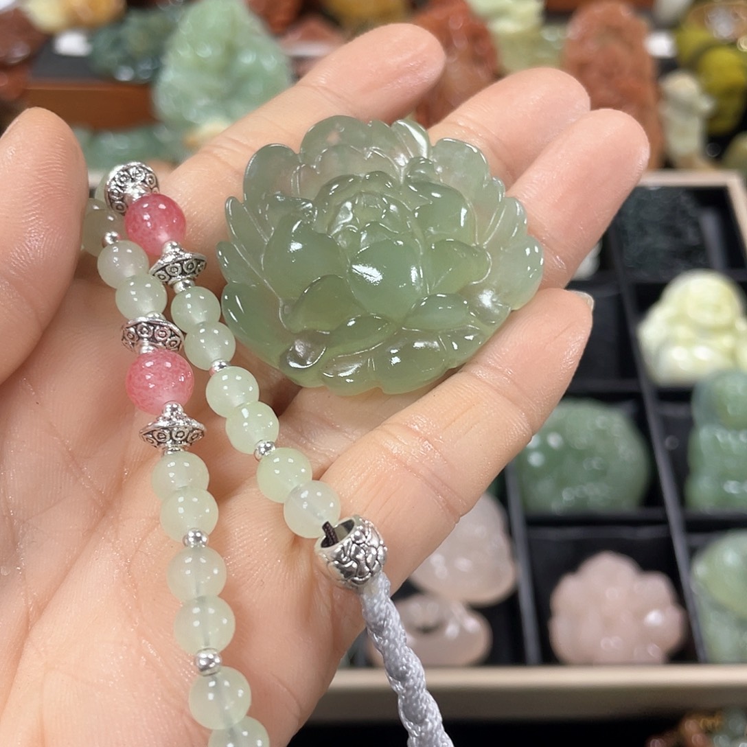 蛇纹石玉颈饰未镶嵌