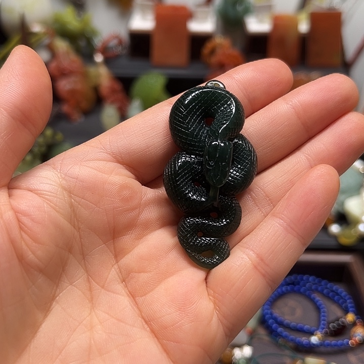 未镶嵌岫玉吊坠，，，