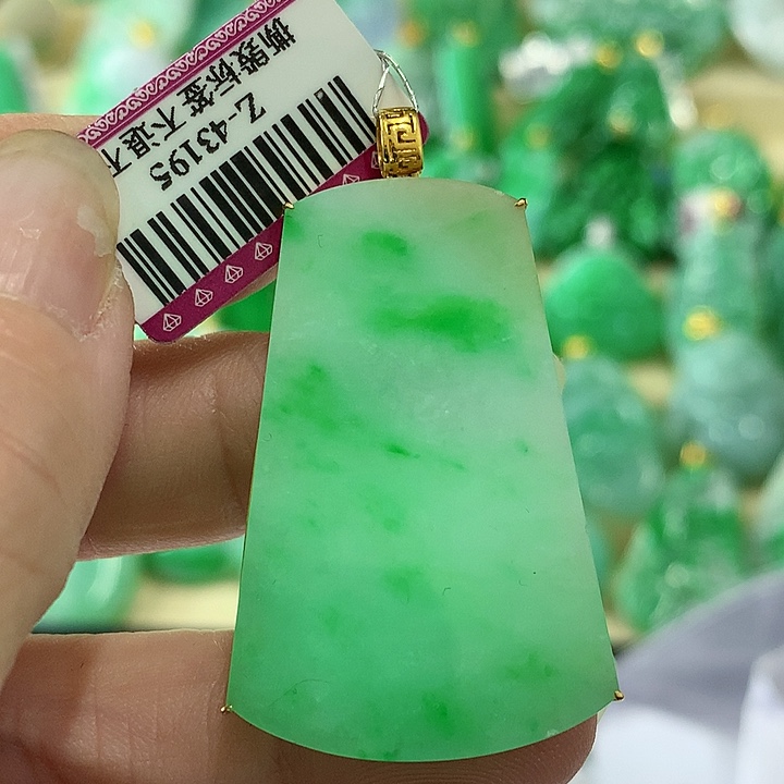 翡翠颈饰18K金镶嵌挂件