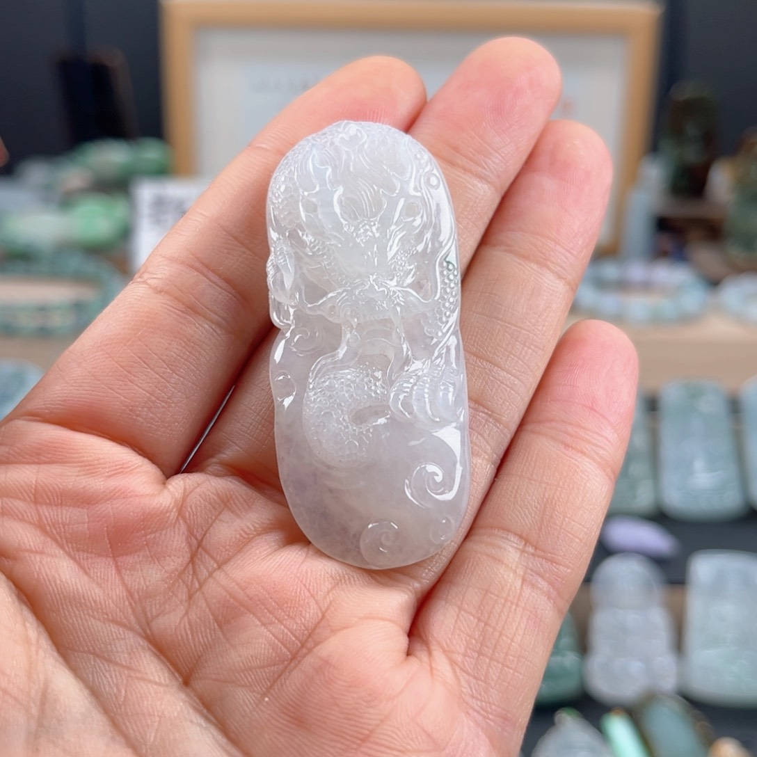 翡翠颈饰未镶嵌龙牌