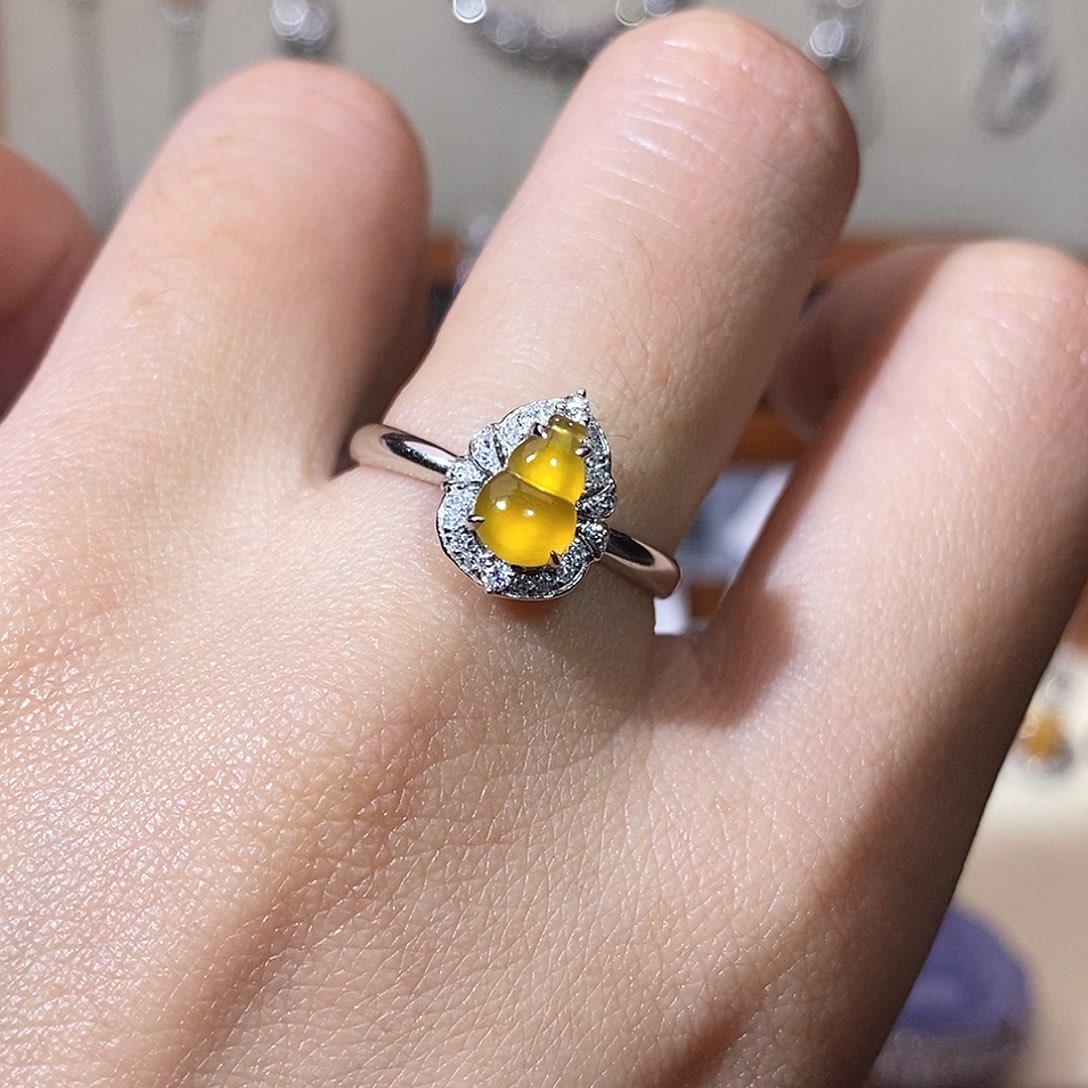 翡翠戒指18K金镶嵌葫芦戒指