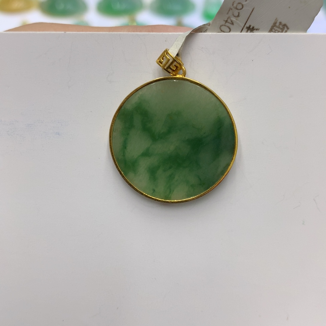 翡翠颈饰18K金镶嵌翡翠