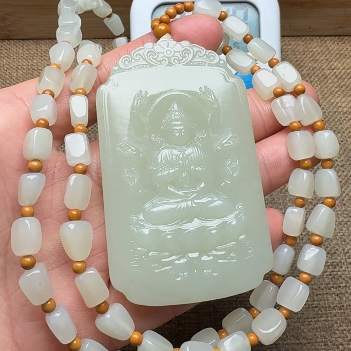 和田玉颈饰未镶嵌佛*硕