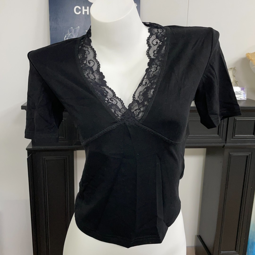 [胖鹅张]夏v领蕾丝边拼接中袖上衣 #7158[实物以直播间展示为准]