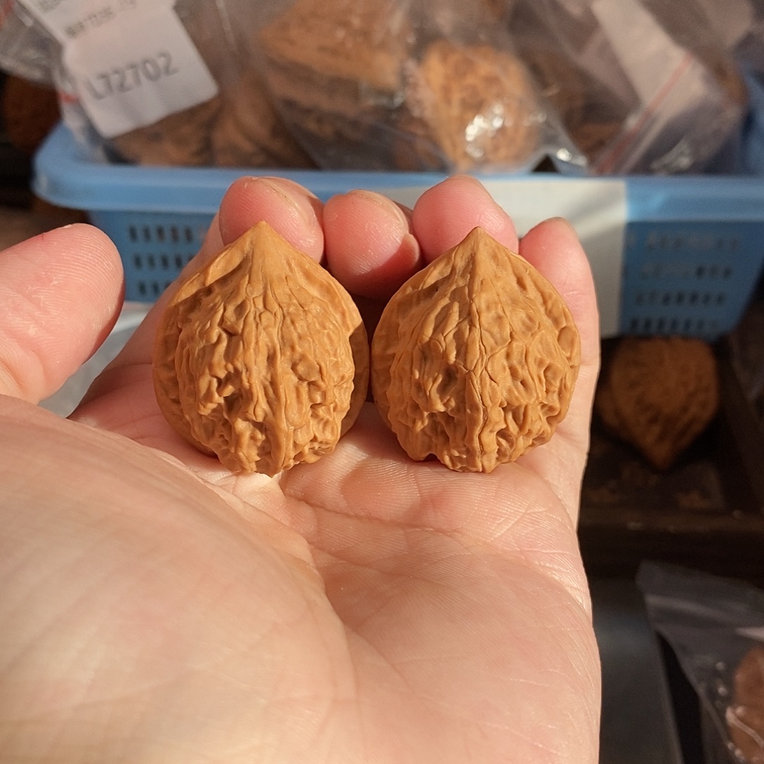 1文玩核桃蜡皮鸡心31-513