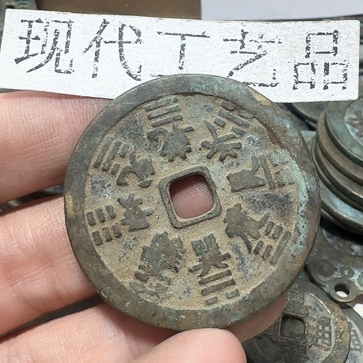 铜彼**磕现代工艺品花钱