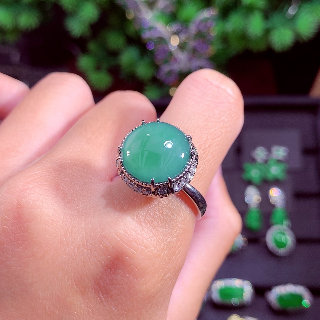 颈饰未镶嵌翡翠天然