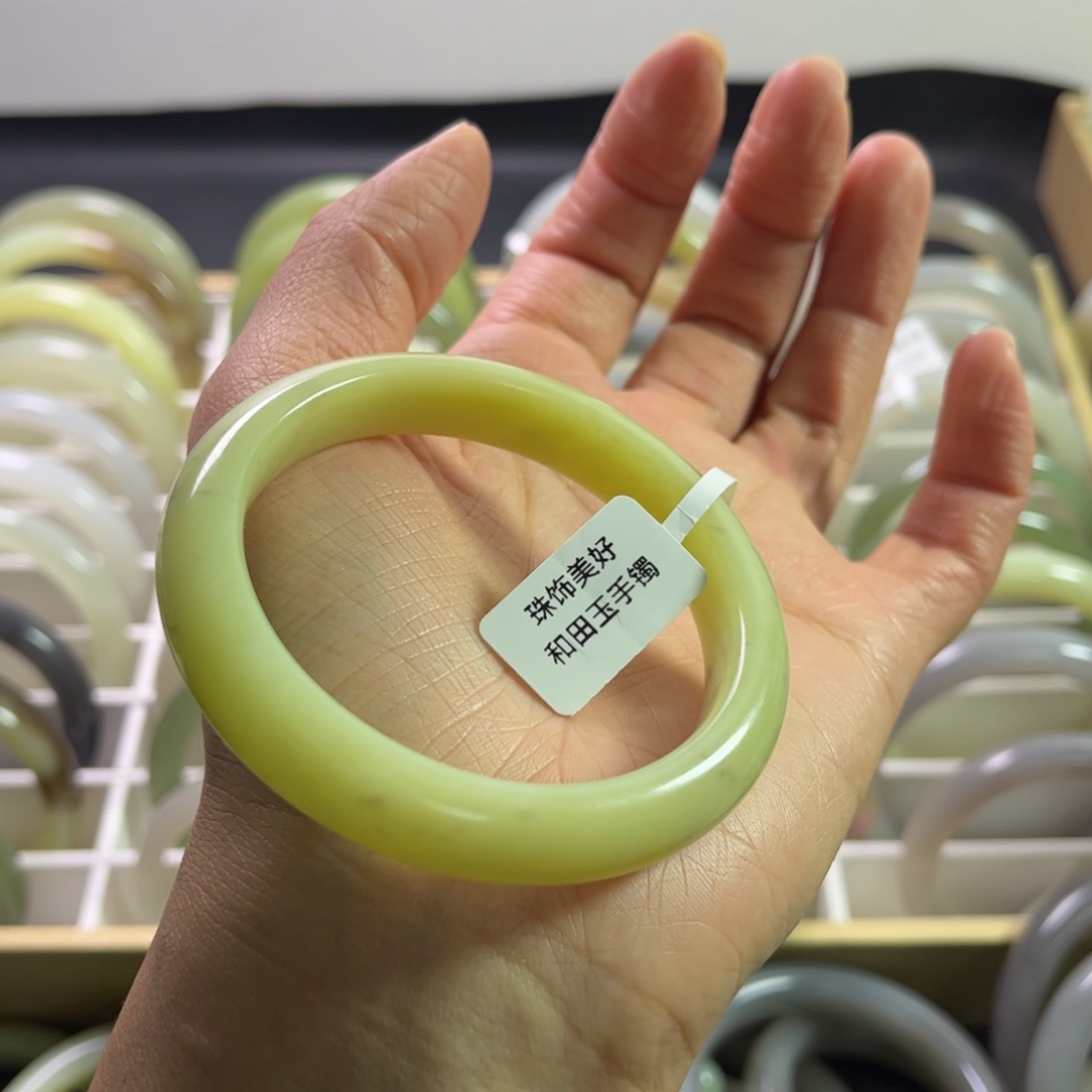 和田玉手镯55圈口未镶嵌