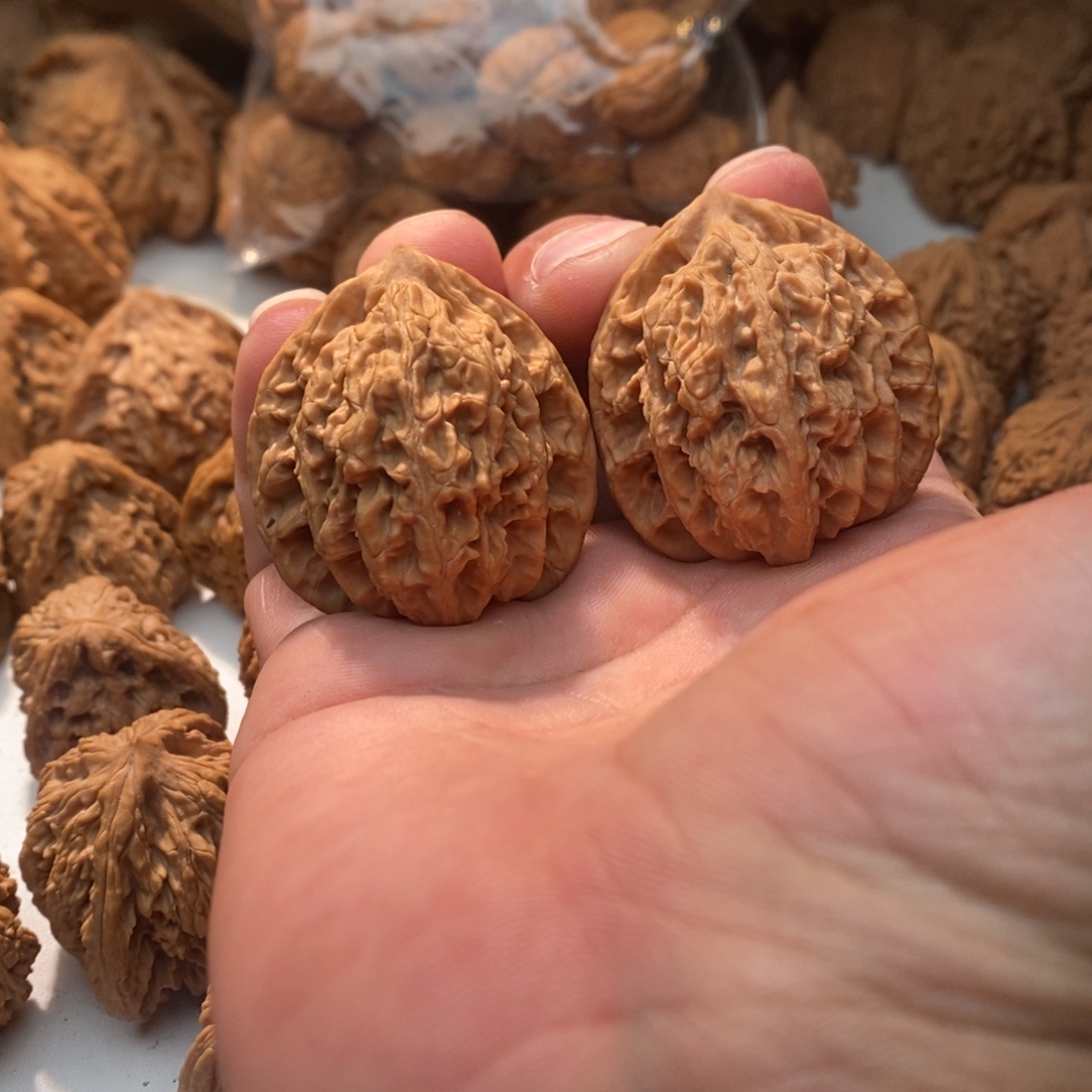 文玩核桃吊坠盘龙虎头40