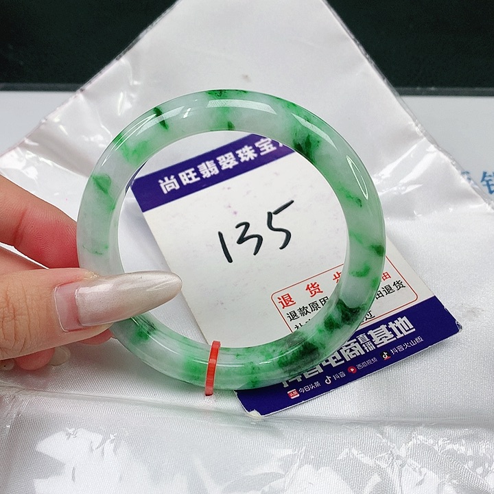 翡翠手镯未镶嵌翡翠12