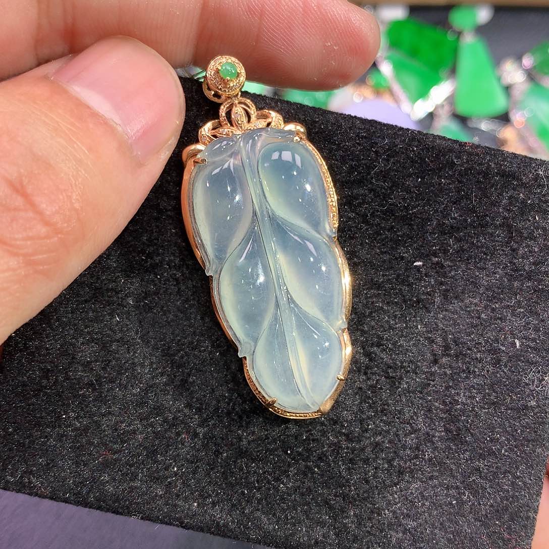 翡翠吊坠(赠链)18K金镶嵌