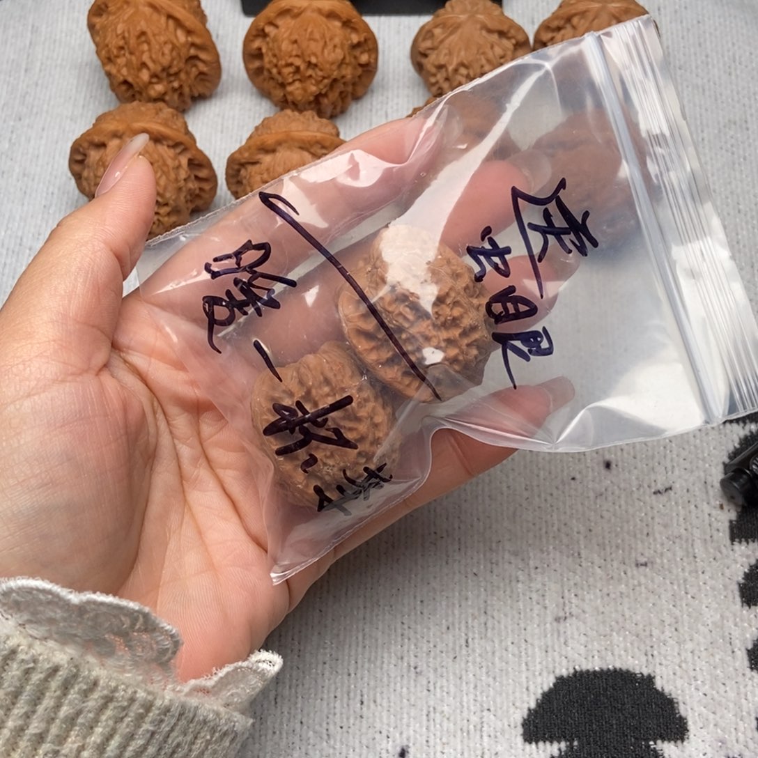 暖****吊坠文玩核桃血麒麟