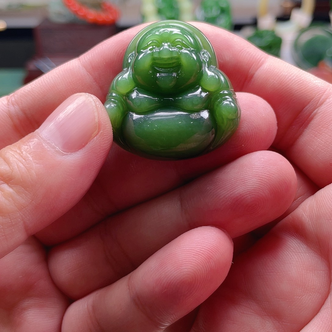 颈饰未镶嵌和田玉（碧玉）