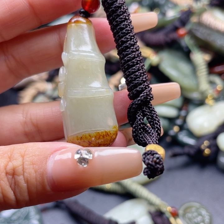 和田玉颈饰未镶嵌