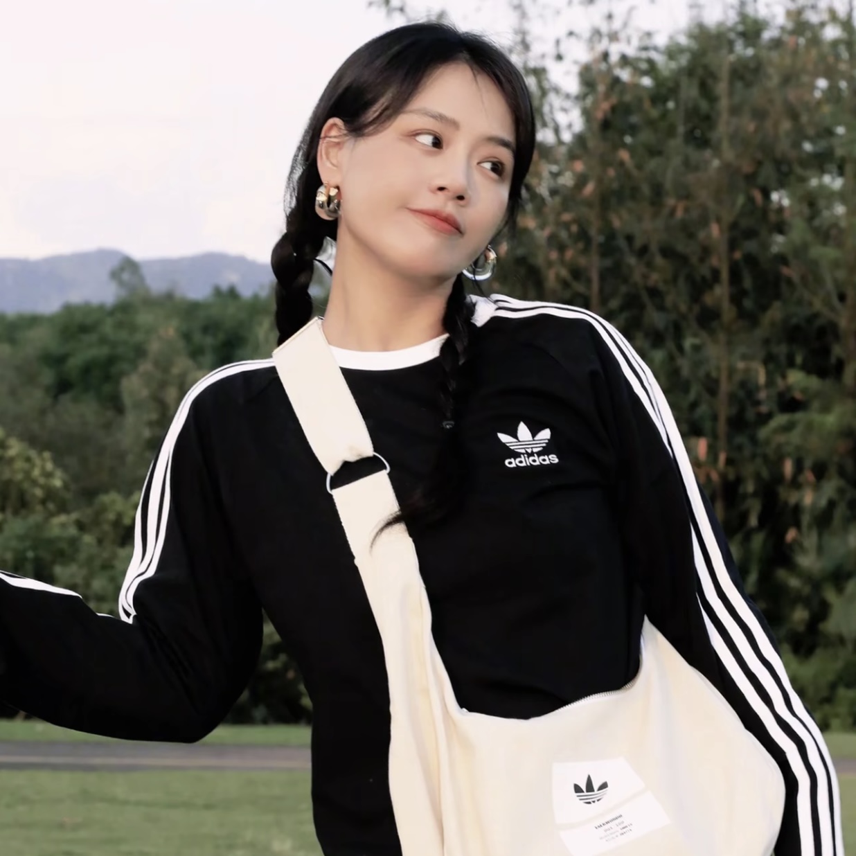 阿迪达斯三叶草 复古穿搭纯棉运动修身长袖圆领T恤 IA4877
