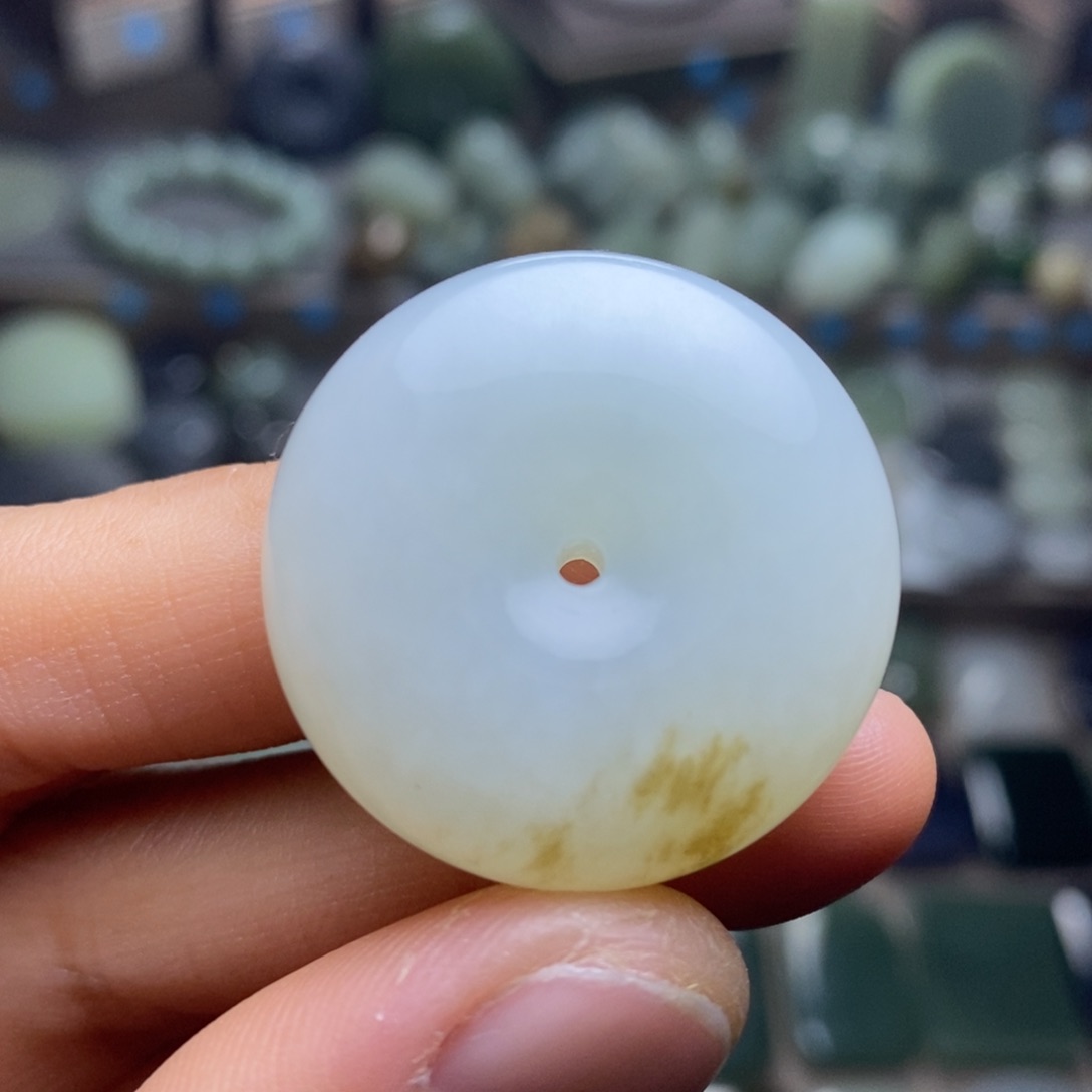 和田玉颈饰未镶嵌喜*羊