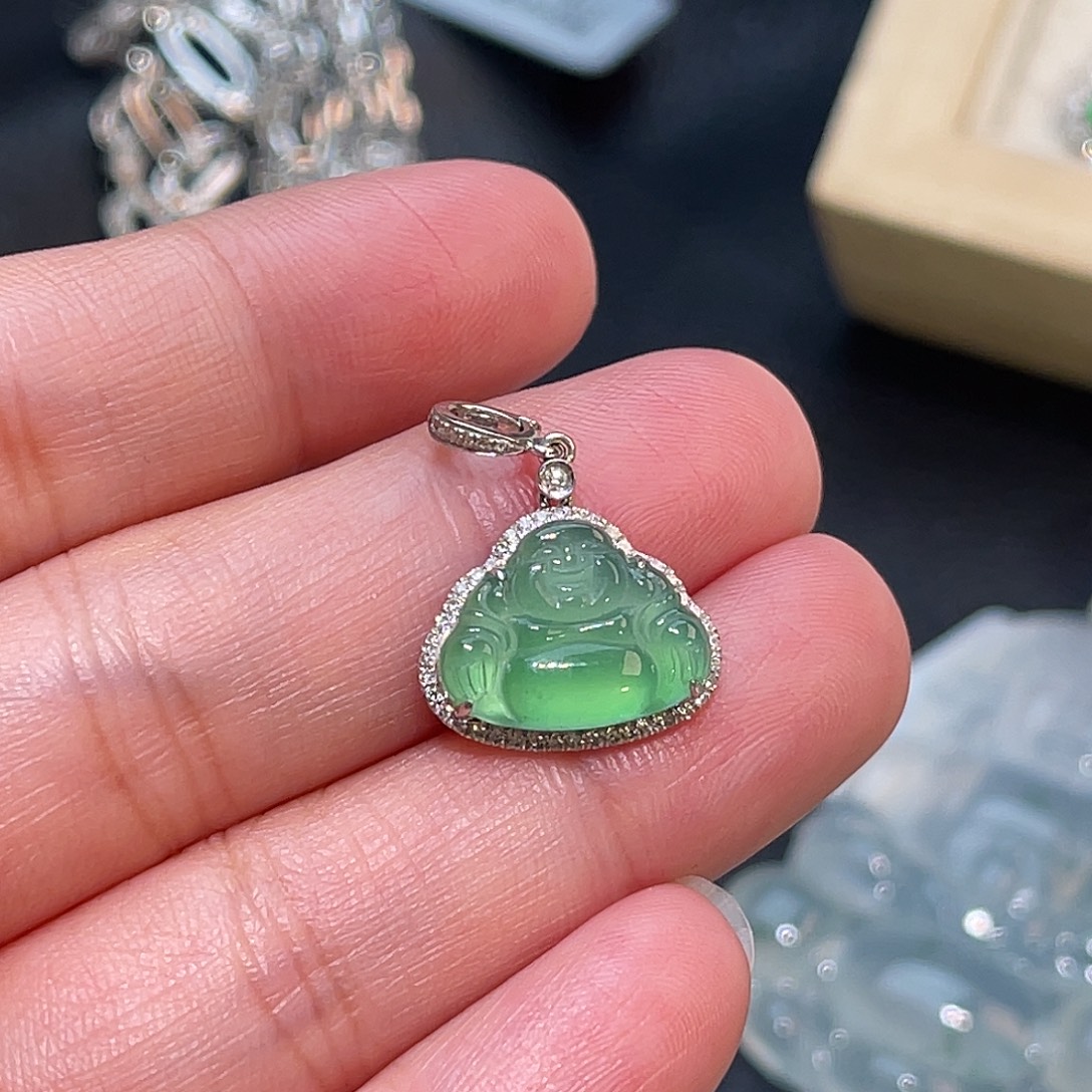 翡翠18K金镶嵌颈饰佛公