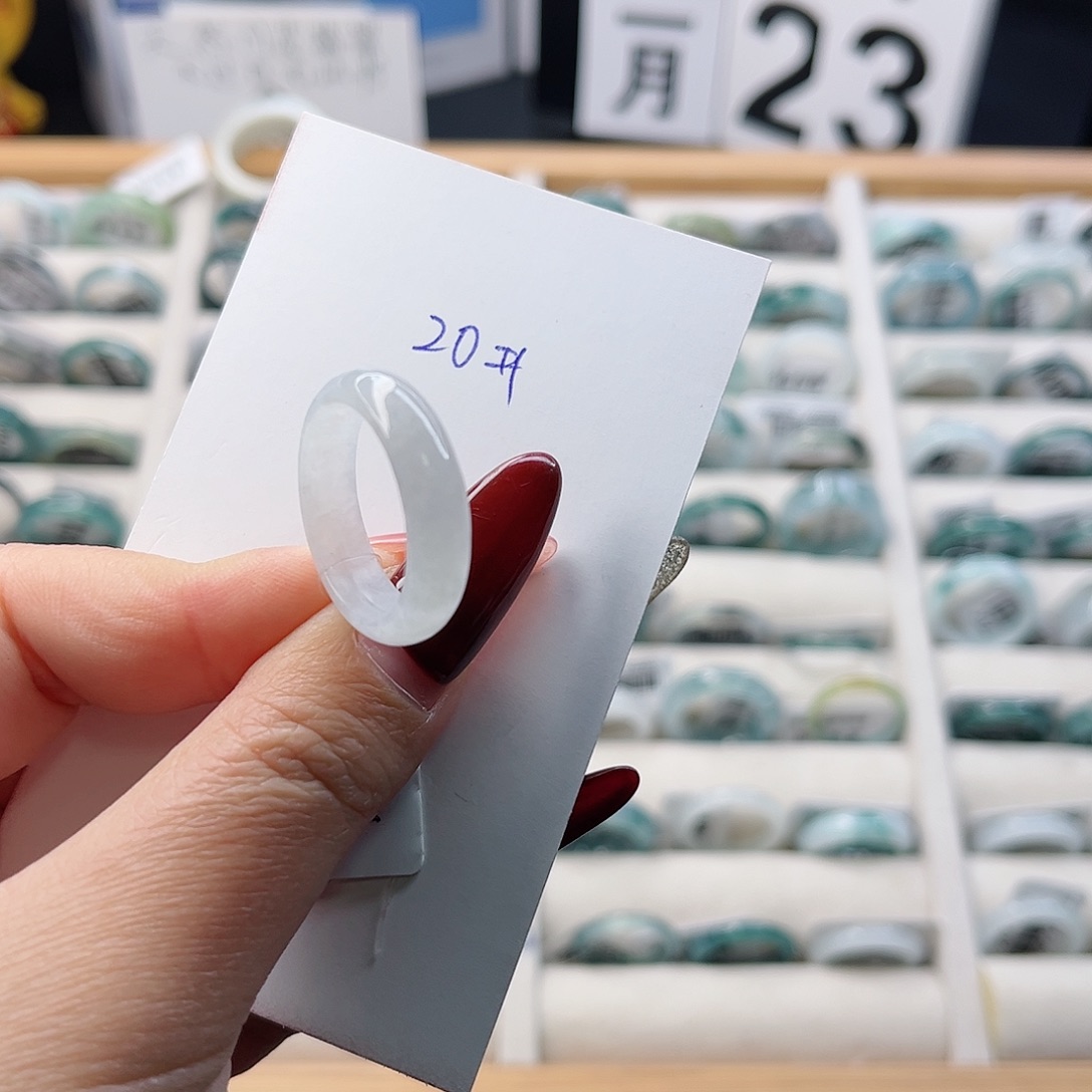 翡翠戒指未镶嵌翡翠