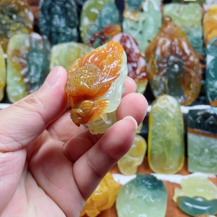 未镶嵌蛇纹石玉吊坠